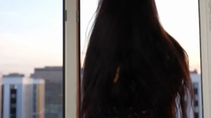 Supermolly777 – MILF asiatique en levrette près de la fenêtre