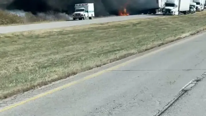 TanlinesNGoodTimes – Dışarıda Ateşli Üçlü