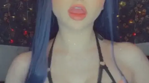 fionathefox – Blowjob and Jerking Off in Bedroom with String Lights