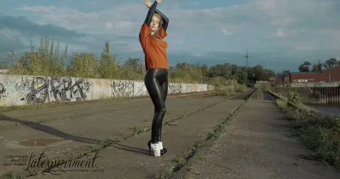 LateXperient H265 2020 09 13 Leila Herring