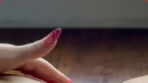 favcunttvx slightlycunt – Redhead Spreads & Shows Pussy Close-Up