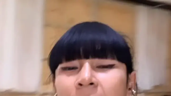 beer111 – Garota Asiática Fazendo Boquete no Café