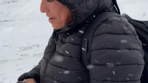 OnlyFans TanlinesNGoodTimes – Thick Brunette Milf Outdoor