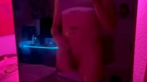 chastitycharli [107 vids-888 pic 0hwo0493i0edki5eeyi4m source