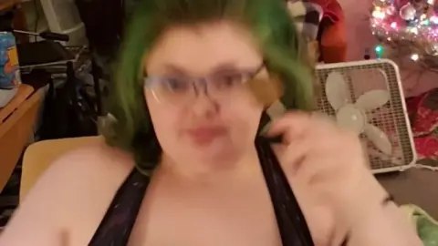 Kat Not Cats 016 – Green-Haired Curvy Girl with Glasses Sucks Lollipop