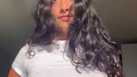 Slim brunette pulls shirt off, flashes natural tits in daylight