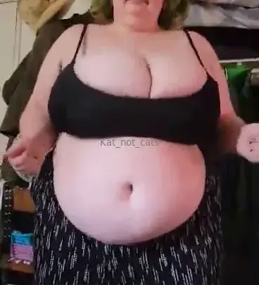 Kat Not Cats 149：丰满熟女展现身材