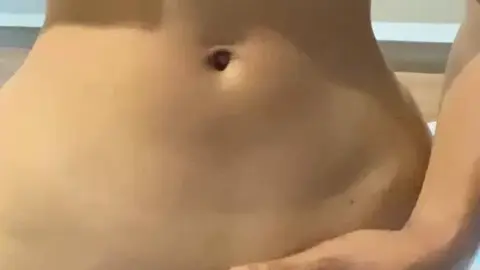 beer111 – East Asian Babe Solo Masturbates in Bed