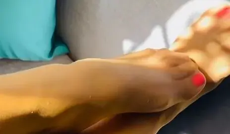 Jessica in Pantyhose – Foot Focus and Leg Play on Couch