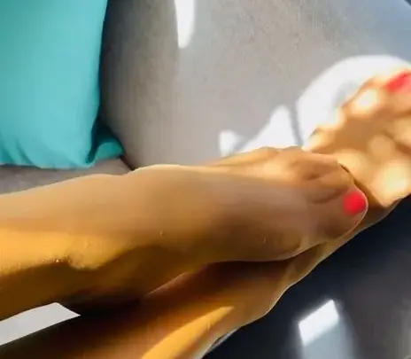 Jessica’nın Çoraplı Ayak Oyunları