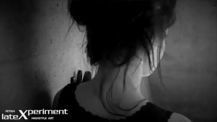 Latexperiment 2011-07-03 – Valerie Tramell