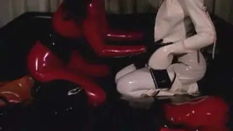 Gwen Media gwen media – rubberella – latex bound