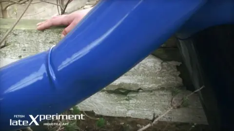 Latexperiment 2010-04-11 – Sophie Green