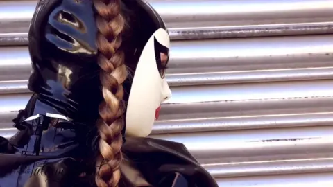 LateXperient H265 2016-12-18 – Hermione Jones