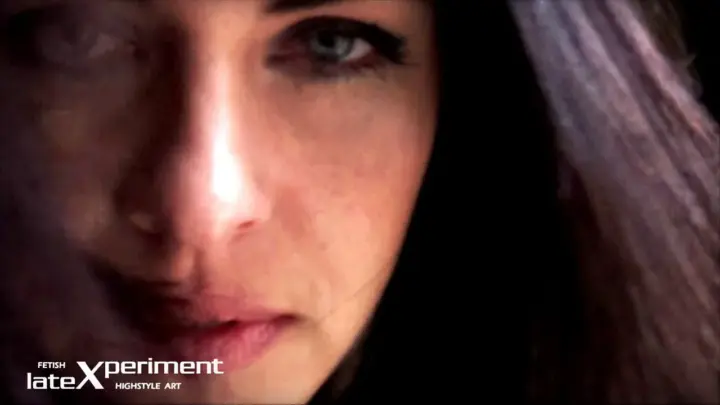 Latexperiment 2010-04-04 – Alexandra Corneille