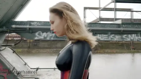 Latexperiment 2020-12-17 – Serena Frost