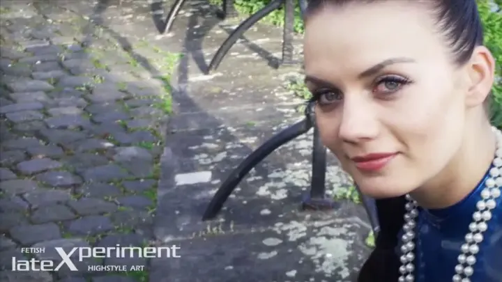 Latexperiment 2010-05-09 – Valerie Tramell