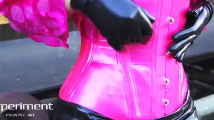 Latexperiment 2011-05-01 – Valerie Tramell