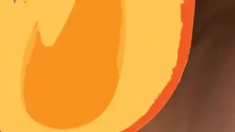 Zwei schwarze Mädchen küssen sich im Bett