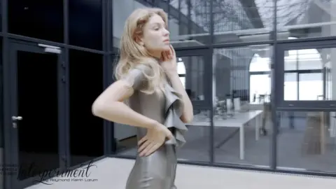 Latexperiment 2022-02-20 – Leila Herring