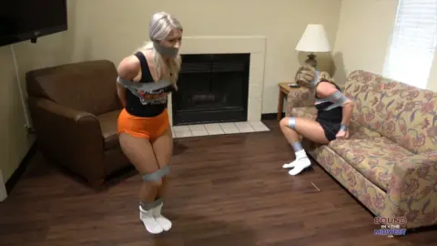 bound in the midwest bdw hooters girls in peril dak con