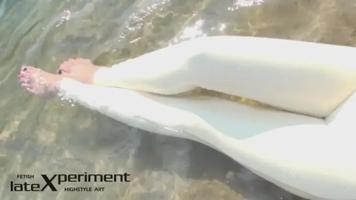 Latexperiment 2010-08-15 – Sophie Green