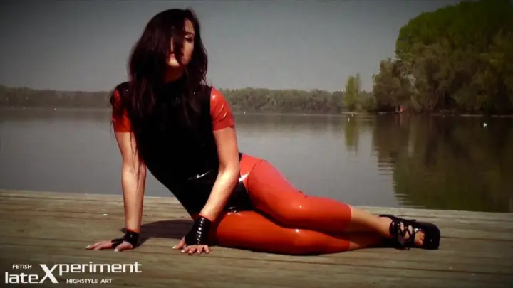 Latexperiment 2011-04-20 – Alexandra Corneille Making-Of