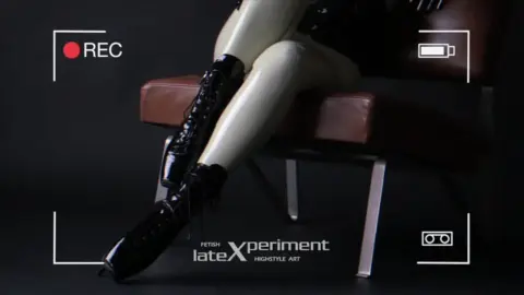 Latexperiment 2011-08-14 – Valerie Tramell Bonus