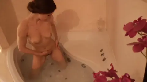 Scarlot Rose manyvids 19 06 21 scarlotrose vintage styling in the jaccuzi