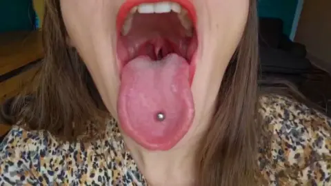 Sydney Harwin Pack Part 5 Sydney Harwin – Vore Mouth Closeup