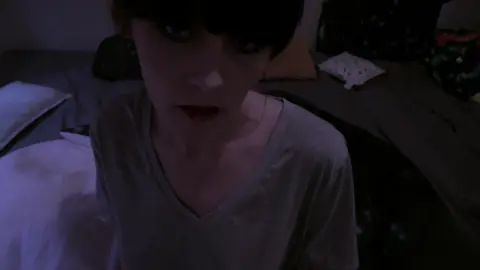 Sydney Harwin Pack Part 2 Sydney Harwin – Its Only Half Wrong