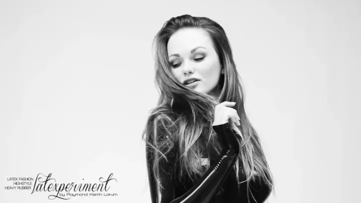 LateXperient H265 2015-08-23 – Alexandra Potter