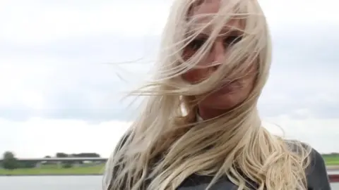 Latexperiment 2011-09-18 – Ann-Marie Making-Of