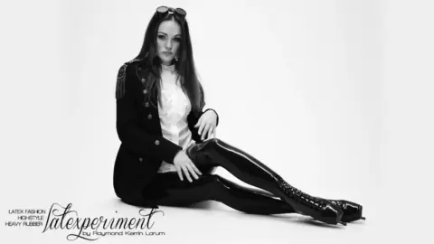 Latexperiment 2015-11-08 – Alexandra Potter