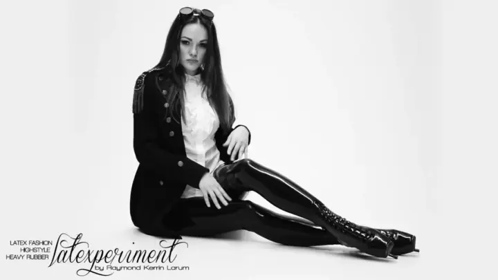 Latexperiment 2015-11-08 – Alexandra Potter