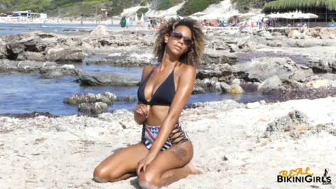 RealBikiniGirls grace-black-stripes 4k