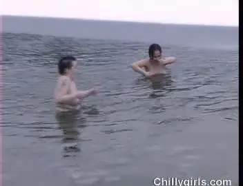 chillygirls com v+r-iceswim2