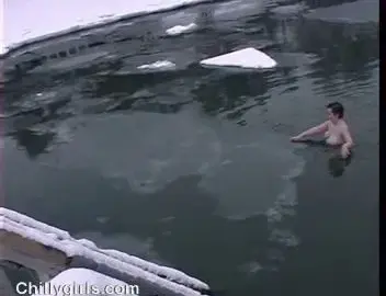 chillygirls com riica-iceswim2-1