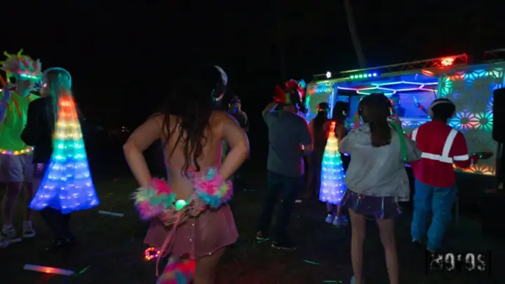 MOFOS2325 LetsPostIt 25 10 06 Luxe LaFox Silent Disco Party 1080p