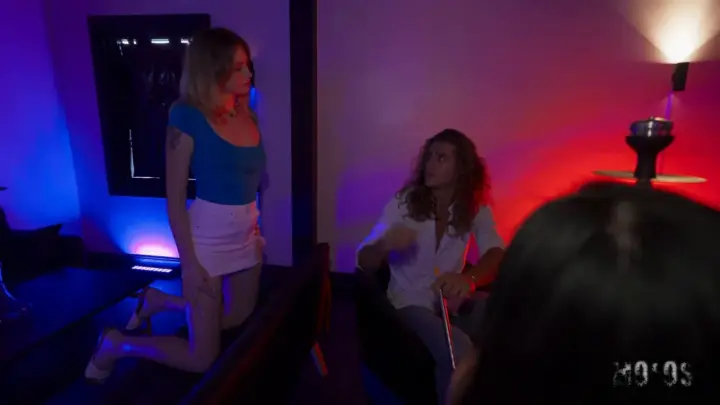 MOFOS2325 HesGotRizz 25 03 18 Lucy Foxx Hookah Bar 1080p