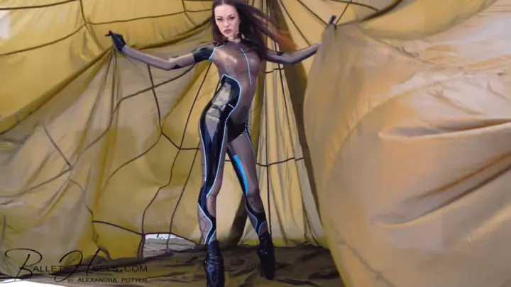 LateXperient H265 2016-05-15 – Tron Suit In Parachute
